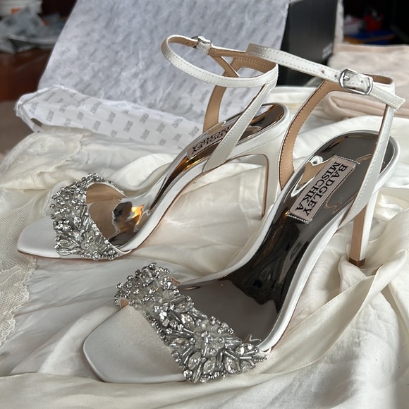 Rider Stiletto Heel Size in White Satin - Picture 11 of 17